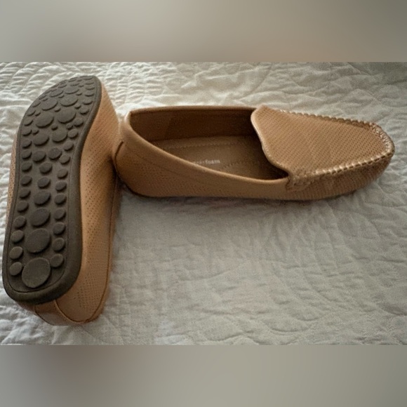 Tau Comfort Foam tan loafers - Picture 8 of 8